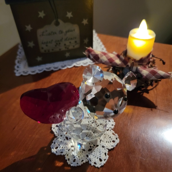 CRYSTAL WORLD ♥️ Vintage Heavy Crystal Teddy Bear Holding | Leaning on Red Heart - Picture 10 of 17